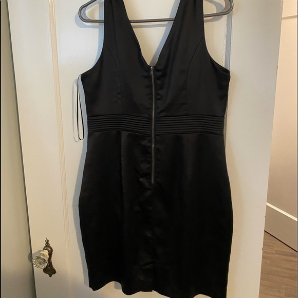 Black mini dress Size Lg - Picture 2 of 5